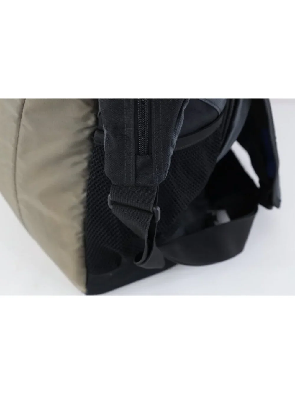 Vintage JanSport Spell Out Crossbody Messenger Bag Carry On Flap Black Nylon